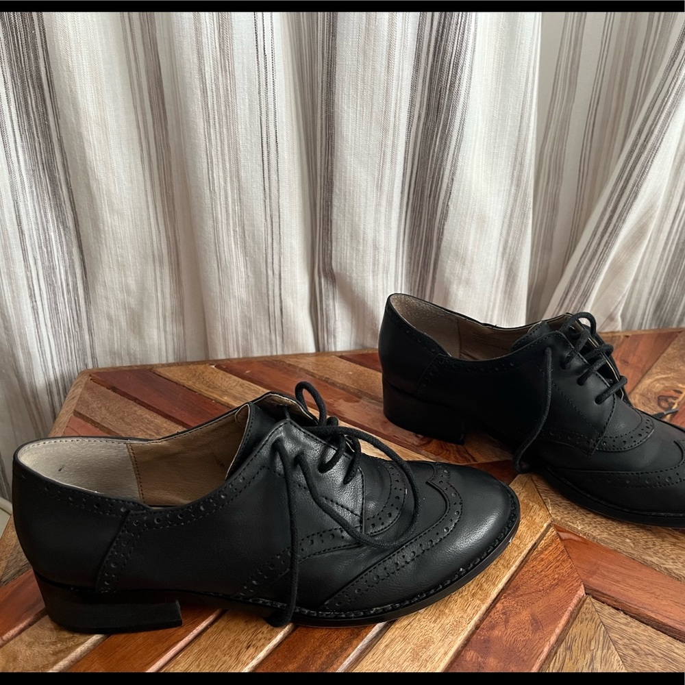 Vintage Adrienne Vittadini leather oxfords